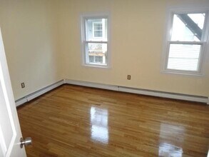 174 Bolton St in Boston, MA - Building Photo - Building Photo