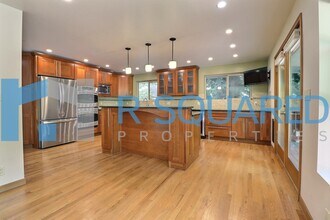 307 Slater St in Kirkland, WA - Building Photo - Building Photo
