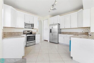 5919 Walnut Park Ln in Fort Pierce, FL - Foto de edificio - Building Photo