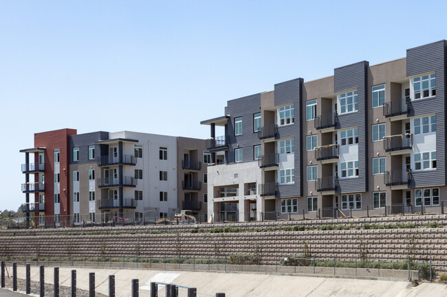 Blu Laguna Niguel Phase II in Laguna Niguel, CA - Foto de edificio - Building Photo