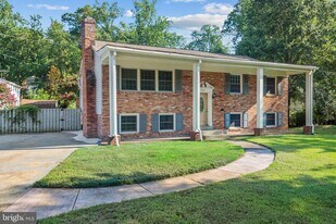 7515 Pleasant Way in Annandale, VA - Building Photo