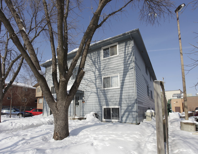 1228 E St in Lincoln, NE - Foto de edificio - Building Photo