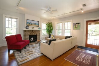 1006 1/2 W 22nd St in Austin, TX - Foto de edificio - Building Photo