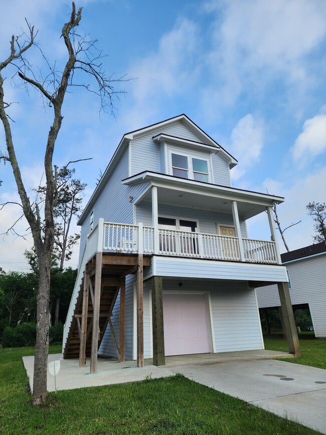 6210 Red Oak Dr in Hitchcock, TX - Building Photo - Building Photo