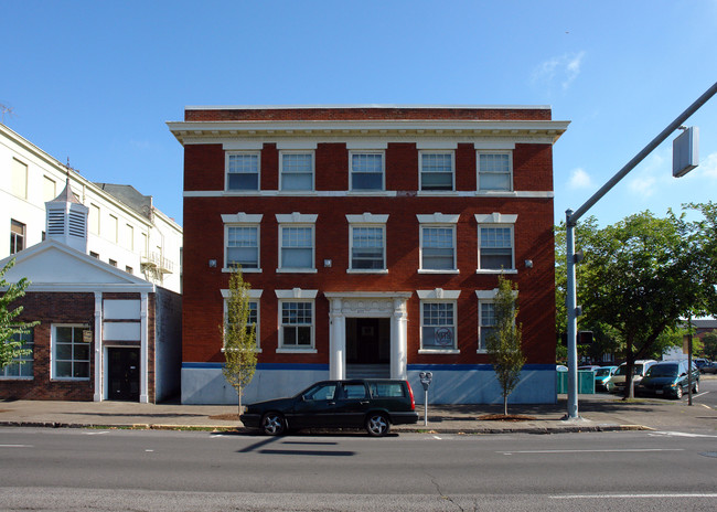 695 Court St NE in Salem, OR - Building Photo - Building Photo