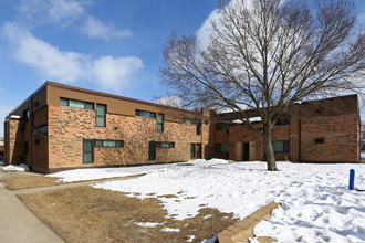 Rand Grove Village in Palatine, IL - Foto de edificio - Building Photo