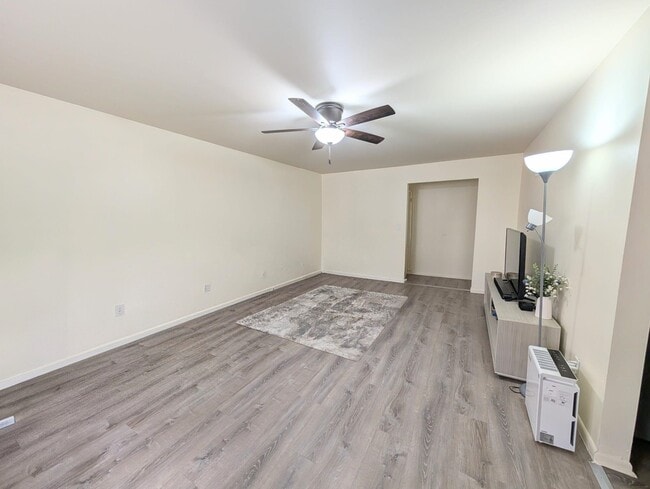 125 Riverview Ct in Secaucus, NJ - Building Photo - Building Photo