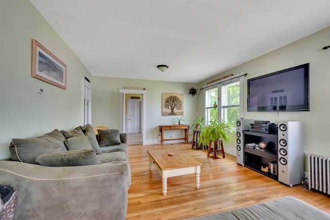 40 Standish St, Unit 2nd Floor 40 Standish in Weymouth, MA - Foto de edificio - Building Photo