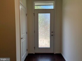 43373 Southland St in Ashburn, VA - Building Photo