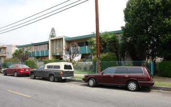 The Imperial in Panorama City, CA - Foto de edificio - Building Photo