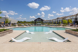 Silver Oaks in Gonzales, LA - Foto de edificio - Building Photo