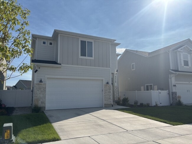 3770 N Cuade St in Eagle Mountain, UT - Building Photo - Building Photo