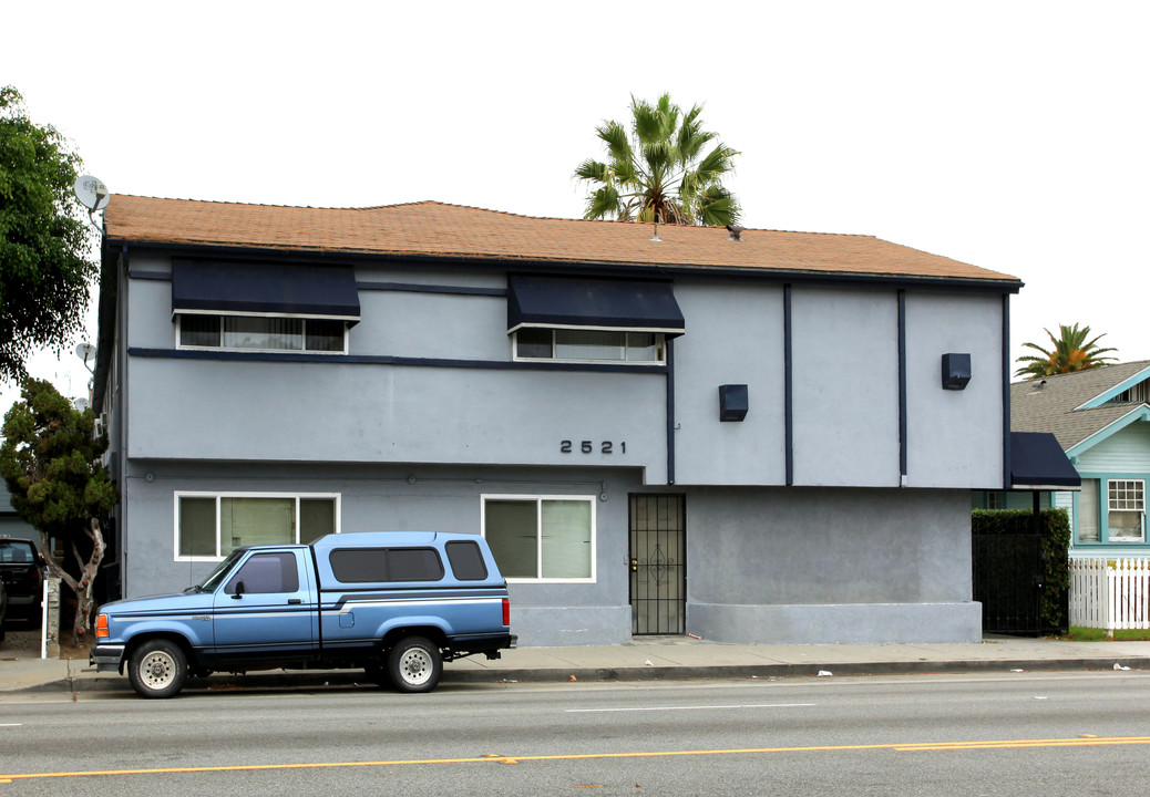 2521 E 7th St in Long Beach, CA - Building Photo