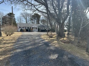 46 Anchorage Ln in West Yarmouth, MA - Foto de edificio - Building Photo