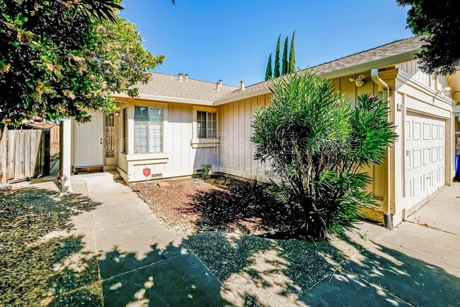 property at 3724 Gladstone Dr