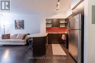 35-135 Hayden St in Toronto, ON - Building Photo - Building Photo