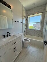 4901 N Kenmore Ave, Unit 3 in Chicago, IL - Building Photo - Building Photo