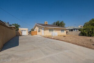 2725 Desert St in Rosamond, CA - Building Photo