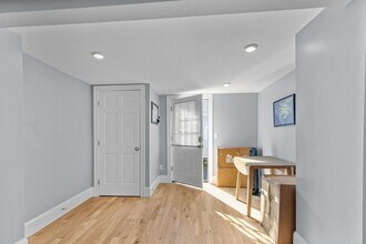 382 Spring St in Newport, RI - Building Photo - Building Photo