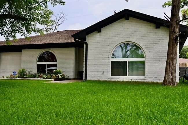 property at 11827 McLain Blvd