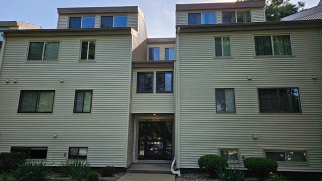 property at 2123 Melrose Dr