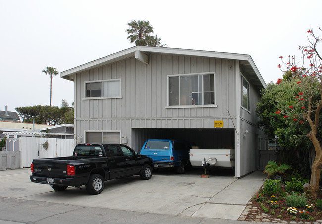 1200 Brunswick Ln in Ventura, CA - Building Photo - Building Photo