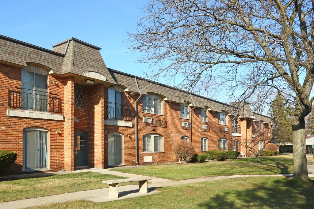 Orchards of Newburgh Apartments in Westland, MI