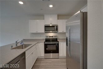 9923 Daffodil Hls St in Las Vegas, NV - Building Photo - Building Photo