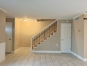 7322 Oak Manor Dr in San Antonio, TX - Building Photo - Building Photo