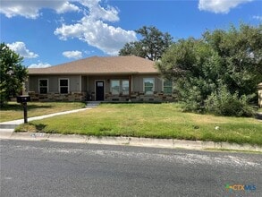 805 W 1st St in Lampasas, TX - Building Photo - Building Photo