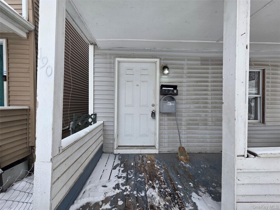 190 Winnikee Ave-Unit -2 in Poughkeepsie, NY - Foto de edificio