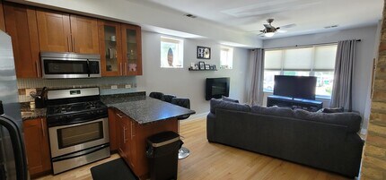 1549 W Sherwin Ave in Chicago, IL - Building Photo - Building Photo