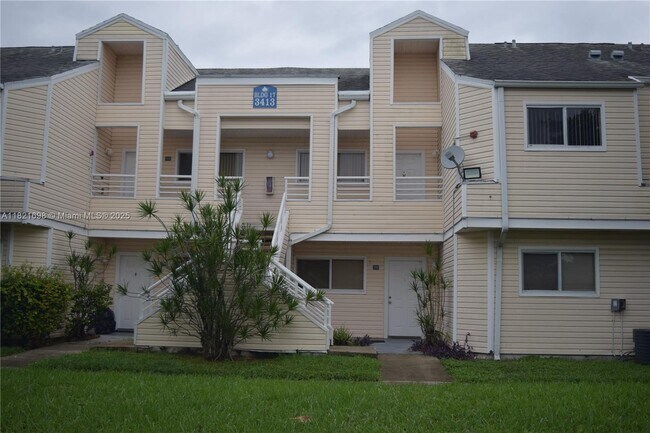 3413 NW 44th St in Lauderdale Lakes, FL - Building Photo - Building Photo