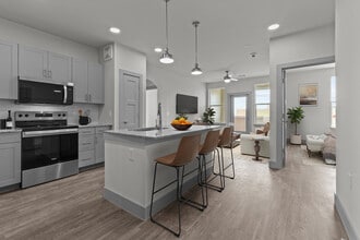 Promenade Apartments in Plano, TX - Building Photo - Building Photo
