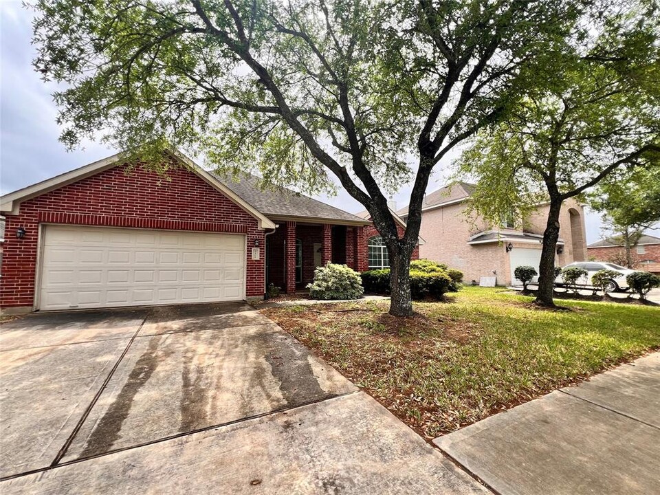 9406 Lakeway View Ln in Humble, TX - Building Photo