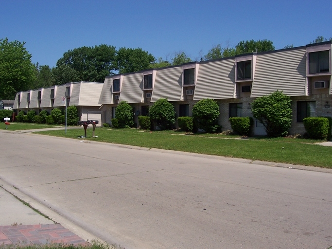 LakePointe Townhouses in Harrison Township, MI - Foto de edificio