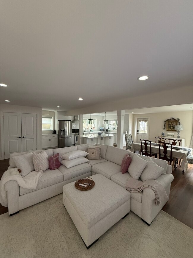 5 Crescent Dr, Unit 5 Crescent in Huntington, NY - Building Photo - Building Photo