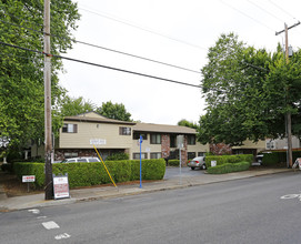 Canterbury Terrace in Portland, OR - Building Photo - Building Photo