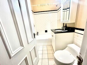 229 Newbury St, Unit 2 in Boston, MA - Building Photo - Building Photo