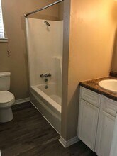 224 Lynn Dr in Bryan, TX - Building Photo - Building Photo