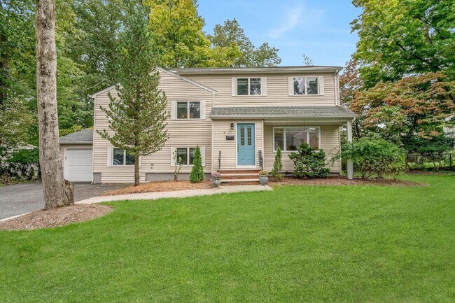 8 Waibel Dr in Allendale, NJ - Building Photo - Building Photo