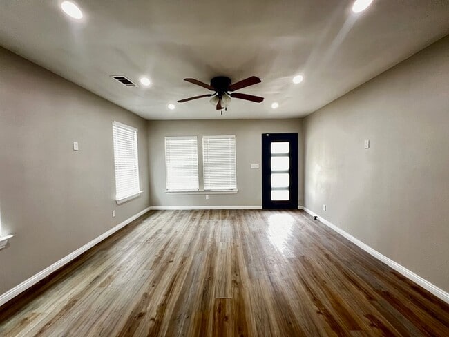 5519 Arlington Park Dr in Dallas, TX - Building Photo - Building Photo