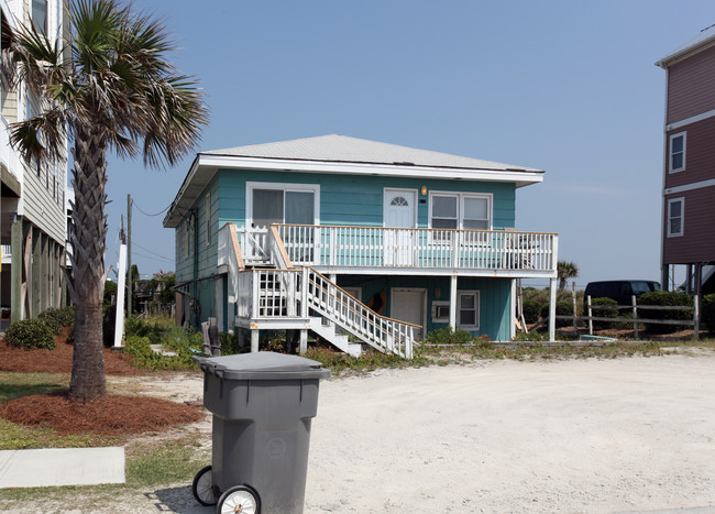 Williamson's Apartments & Rooms in Holly Ridge, NC - Building Photo - Building Photo