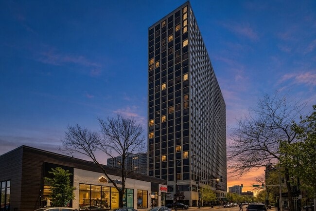 property at 4343 N Clarendon Ave