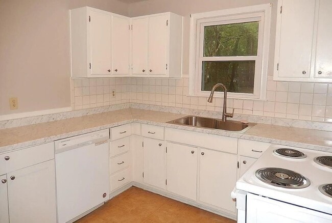 1641 Mayhew St in Tallahassee, FL - Building Photo - Building Photo