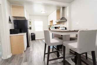 3124 Cañon St in San Diego, CA - Building Photo - Building Photo
