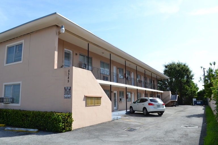 5385 Palm Ave in Hialeah, FL - Building Photo