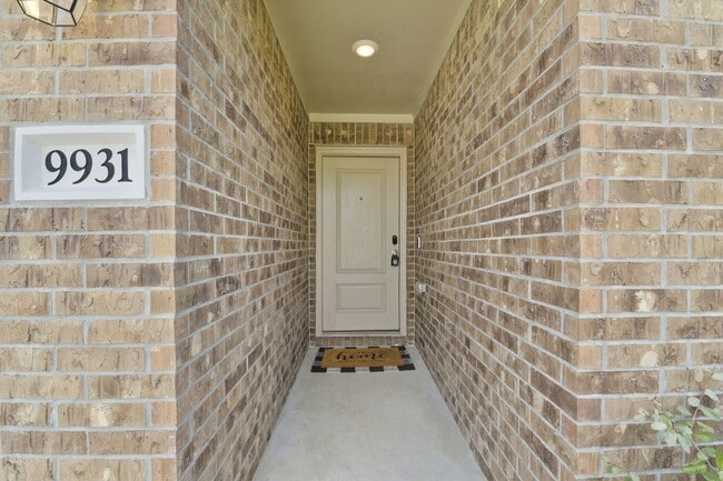 property at 9931 Cliffside Rdg