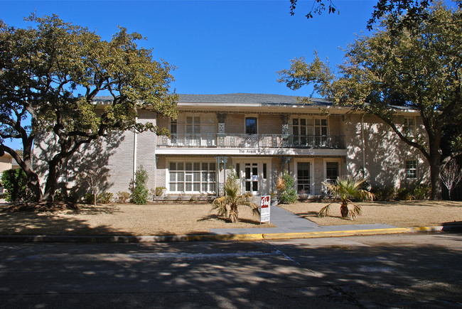 Averil Way Apartments in Dallas, TX - Building Photo - Building Photo