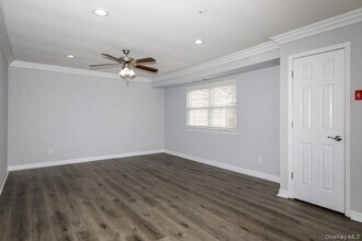 442 Lake Pointe Dr in Middle Island, NY - Building Photo - Building Photo